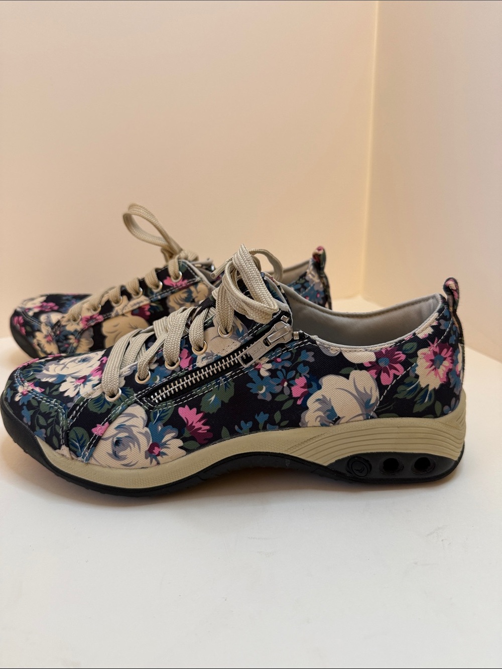 Therafit Laurel Floral Zip Lace-Up Comfort Sneakers Women’s Size 9 Walking Shoes